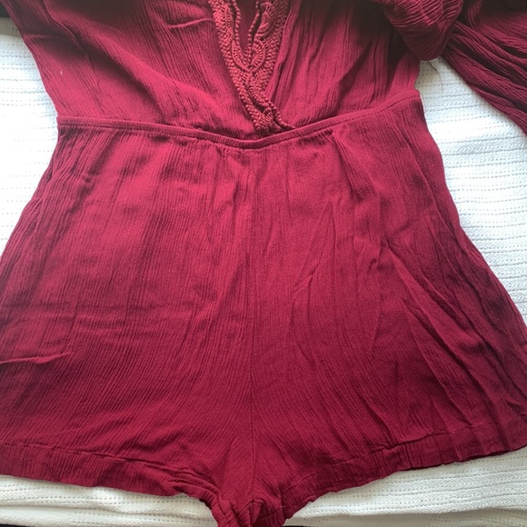 Size L Ambiance Bell Sleeve Open Peep Hole Short Romper - Picture 4 of 6
